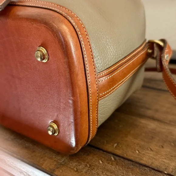 Vintage 1980s Dooney & Bourke Classic Tan and Brown Leather Dr Handbag - Picture 6 of 11